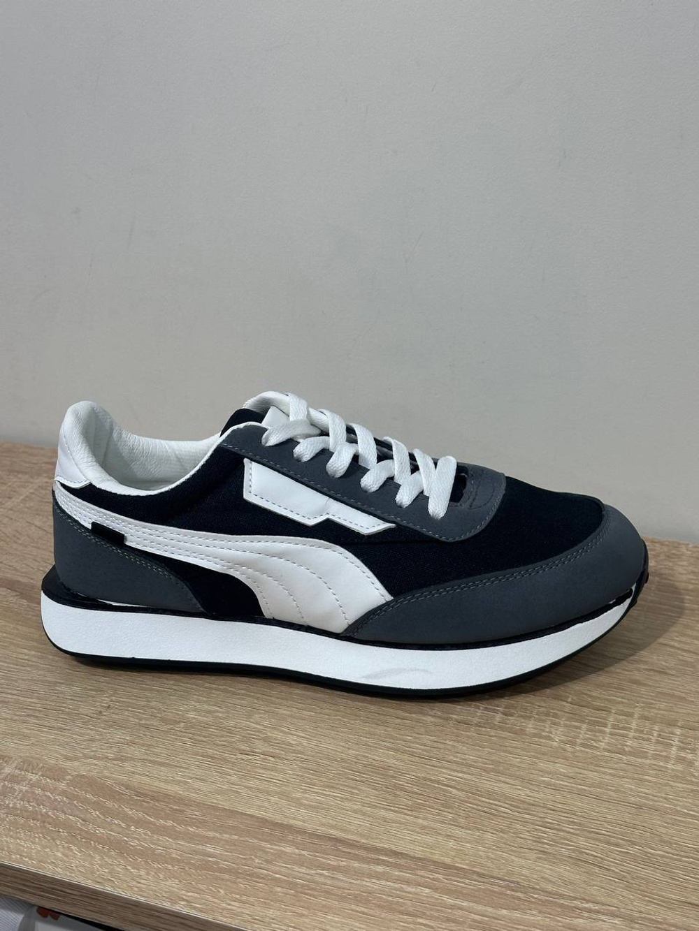 Кроссовки из эко кожи