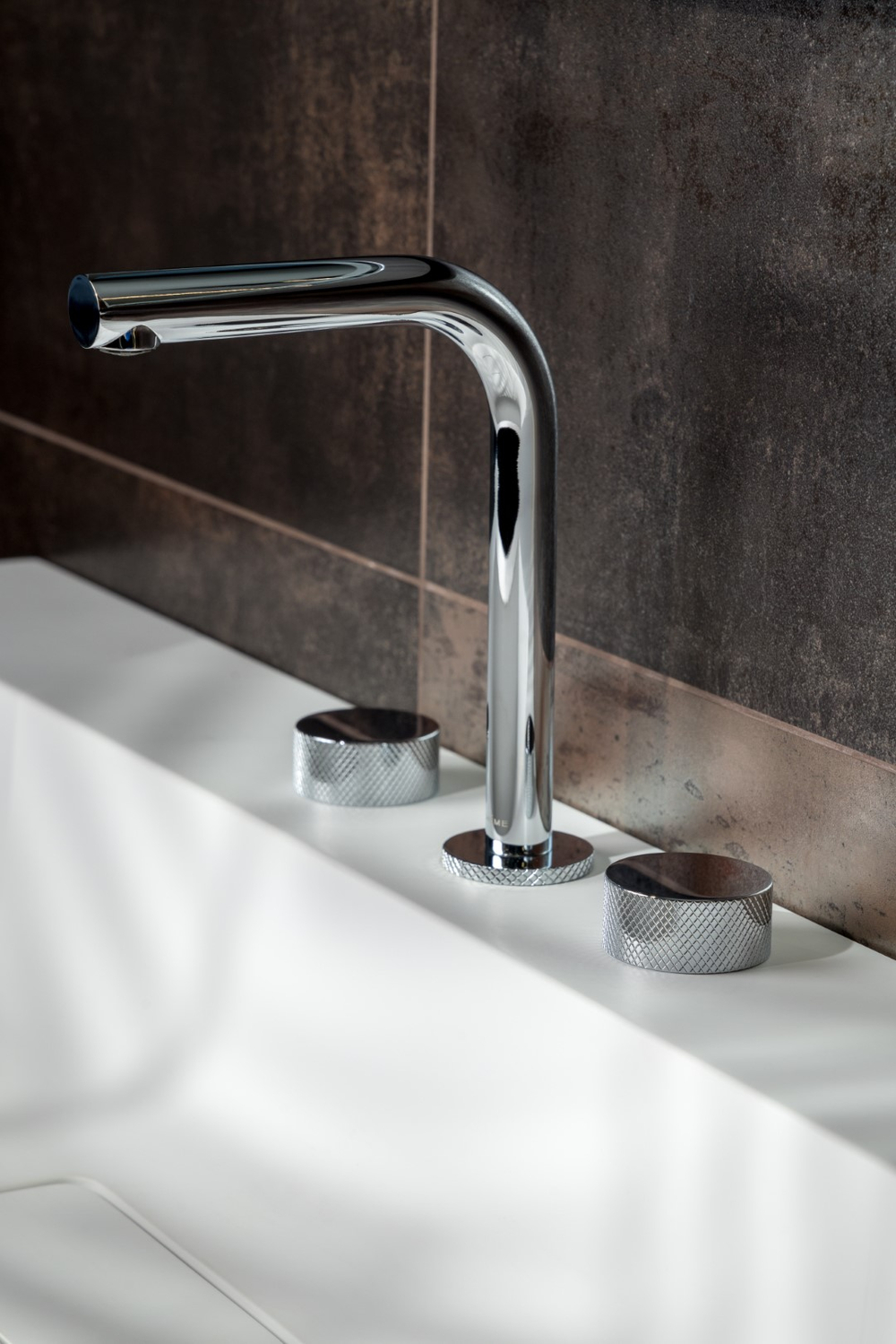 Смеситель на столешницу STICK TOUCH на 3 отв. CHROME