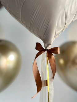 Воздушные шары песок/шоколад/беж/хром золото "Королевы рождаются в Августе" №3567