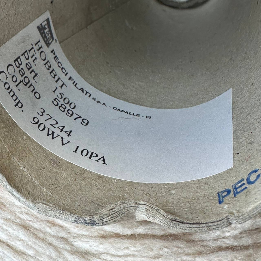 HOBBIT - Pecci Filati; 90% меринос, 10% п/а; 150м/100гр; col. 37244, цвет: кремовый; S508