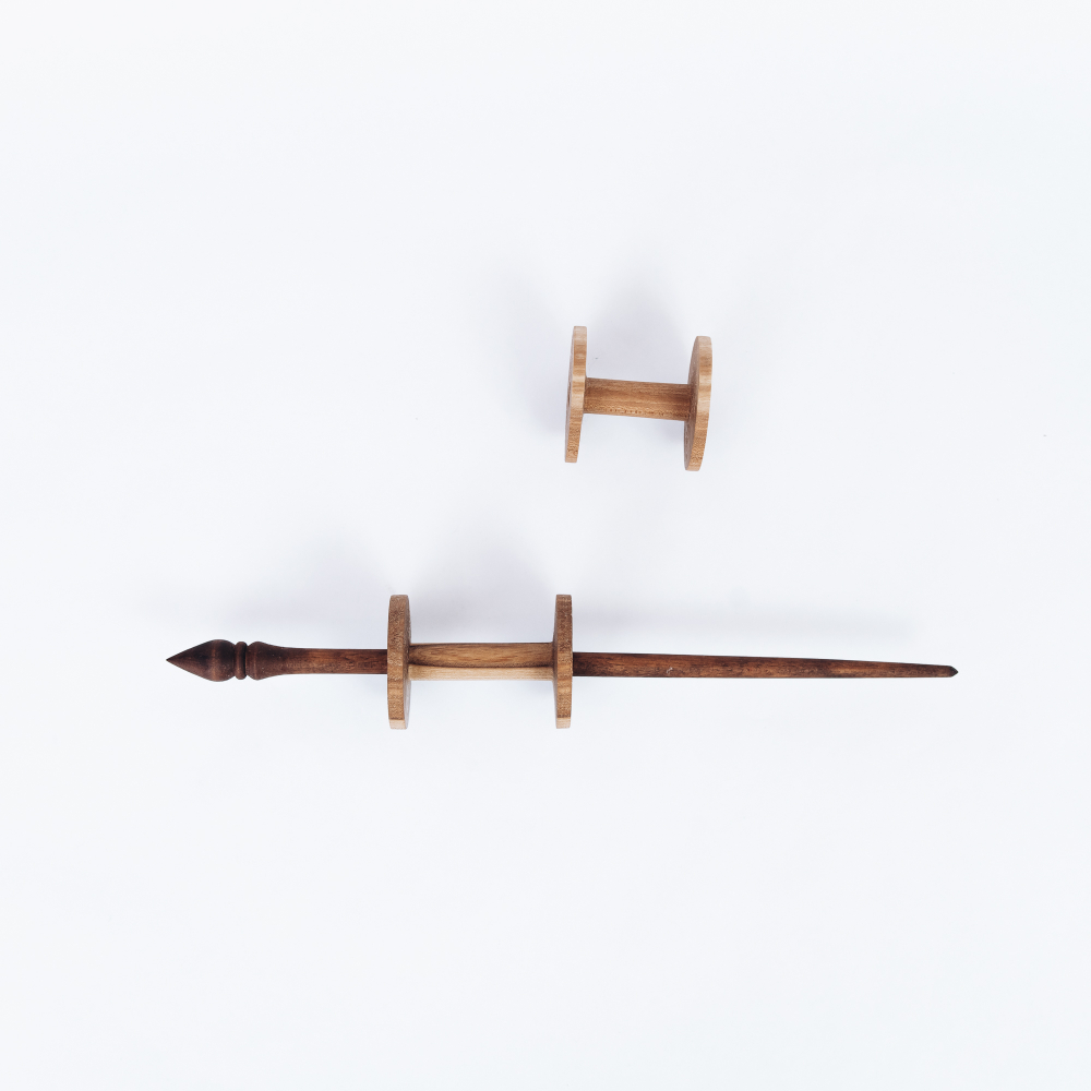 Опорное веретено с двумя катушками из натурального дерева. Art of Siberia. B36