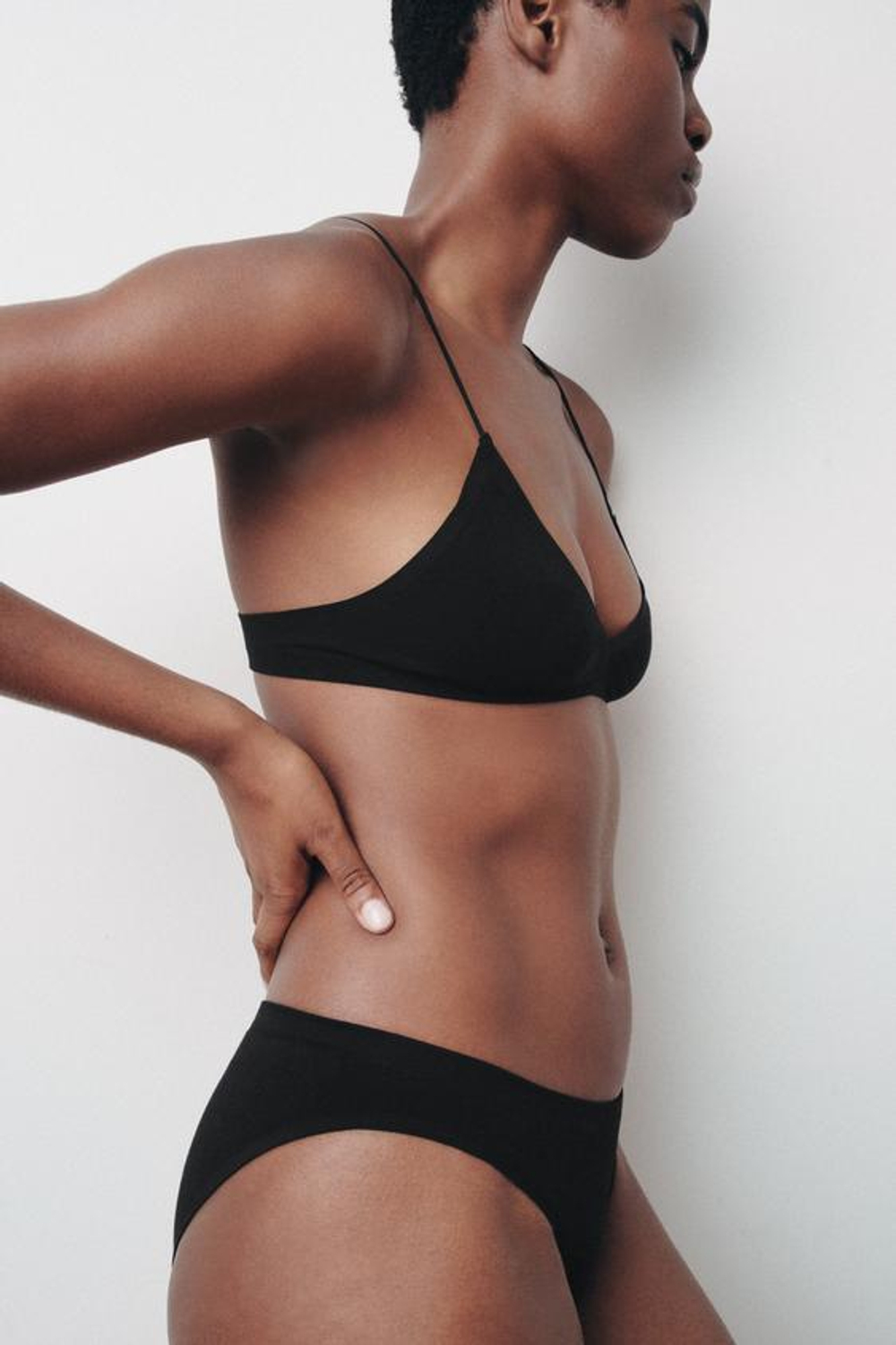 ZARA БЕСШОВНЫЕ ТРУСЫ, ЧЕРНЫЙ