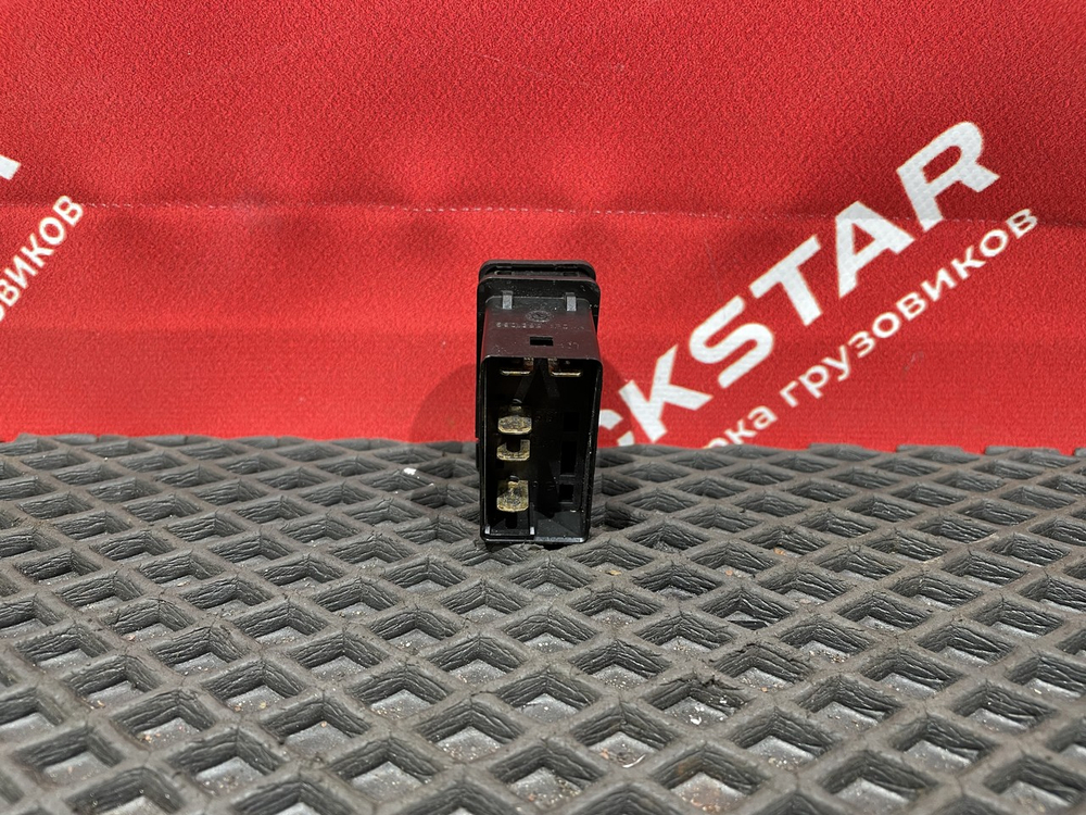 Кнопка освещения панели приборов