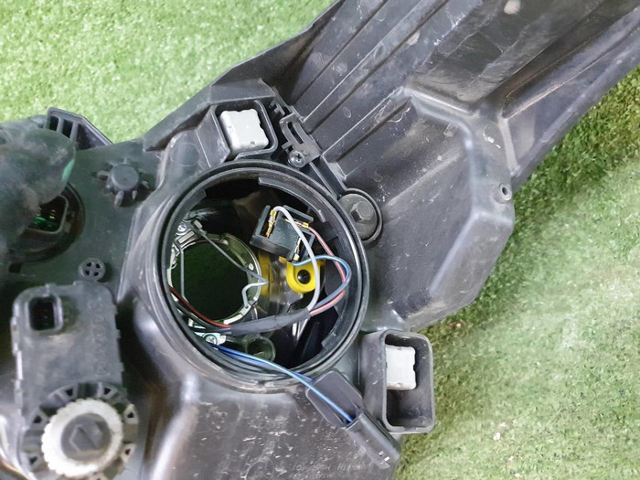 Битая Фара правая Kia Rio 4 (2020-н.в.) галоген