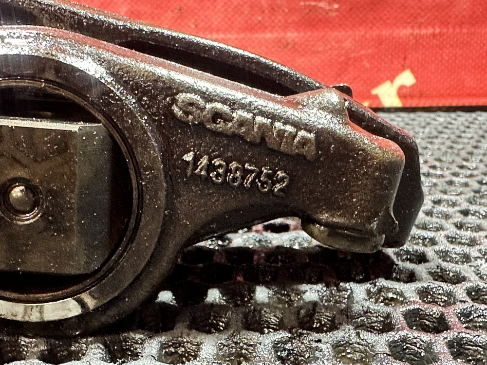 Вал рокеров в сборе