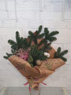 Шикарная ветка Нобилиса в нежном новогоднем оформлении