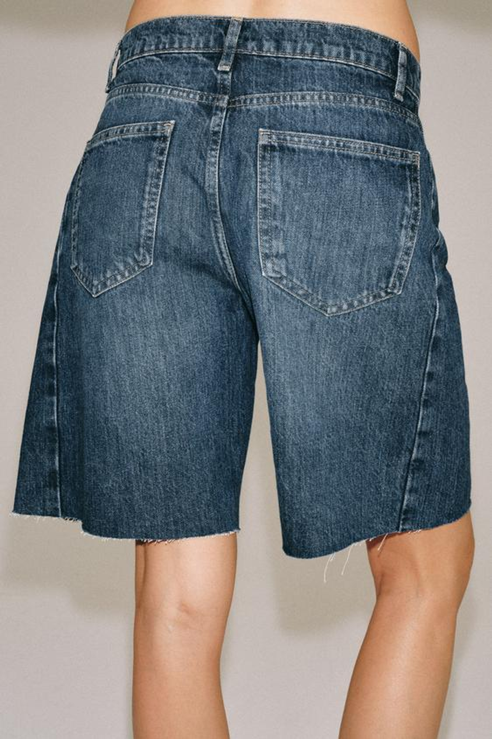 ZARA ДЖИНСОВЫЕ ШОРТЫ RELAXED СО СРЕДНЕЙ ПОСАДКОЙ — ZW COLLECTION, СИНИЙ