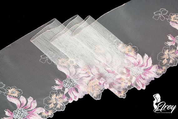 05-155 Вышивка на неэл. сетке 22 см, айвори/лиловый/серебро (правая)