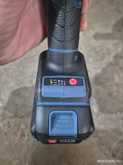 Аккумуляторная угловая шлифмашина DEVETECH AG-560W