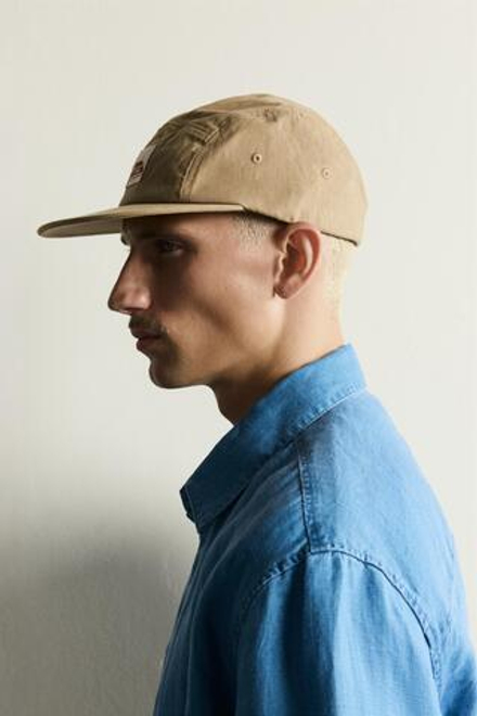 ZARA КЕПКА С ПЛОСКИМ КОЗЫРЬКОМ И НАШИВКОЙ JEEP®, РЫЖЕВАТО-КОРИЧНЕВЫЙ