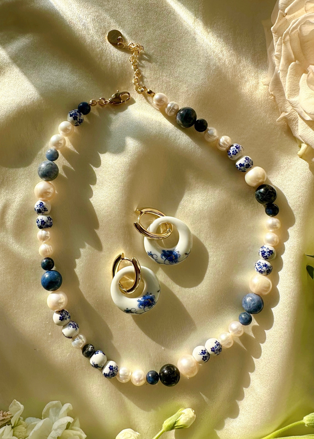 Ожерелье Гжель с жемчугом и камнями