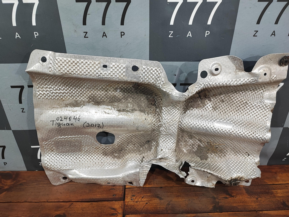 Экран тепловой Volkswagen Tiguan 2 16- Б/У Оригинал 5QA825613D