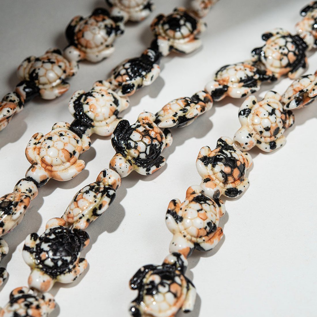 Говлит, черепашки, бежево-черные, 17*14мм