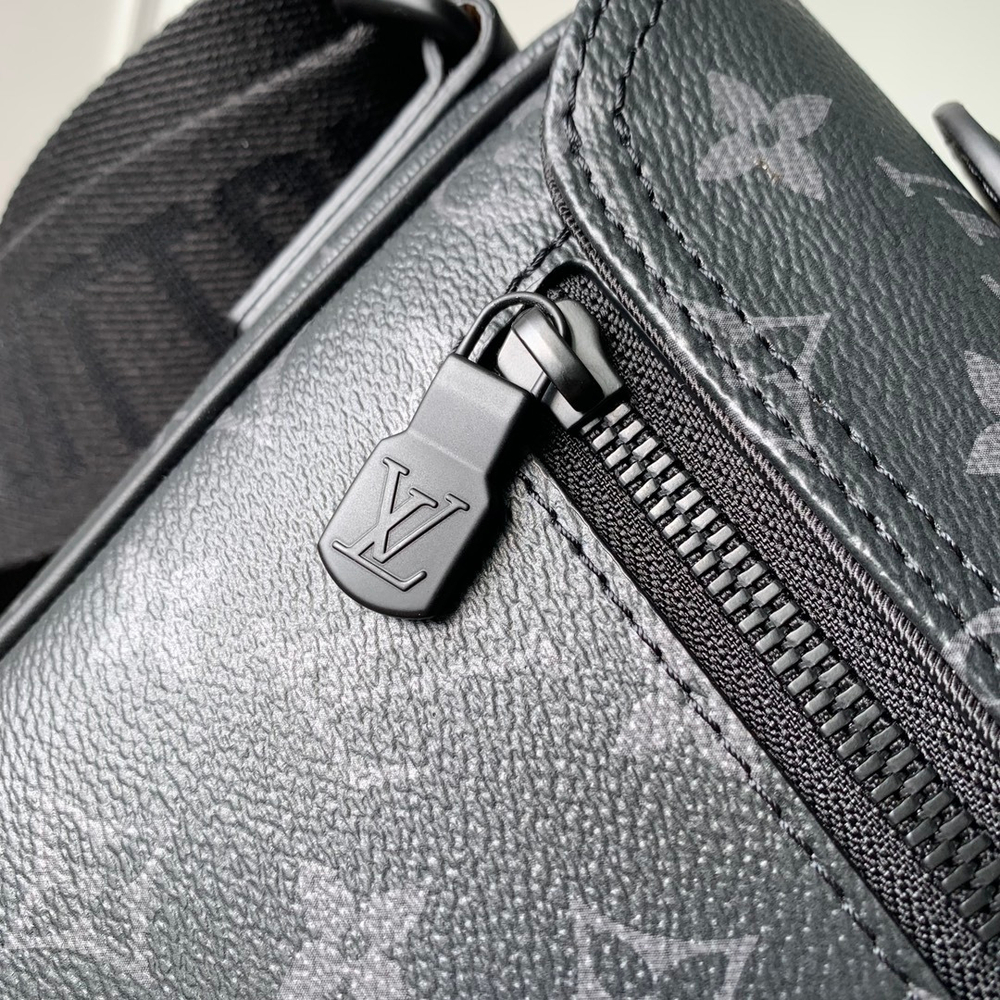 Louis Vuitton Montsouris Messenger Bag