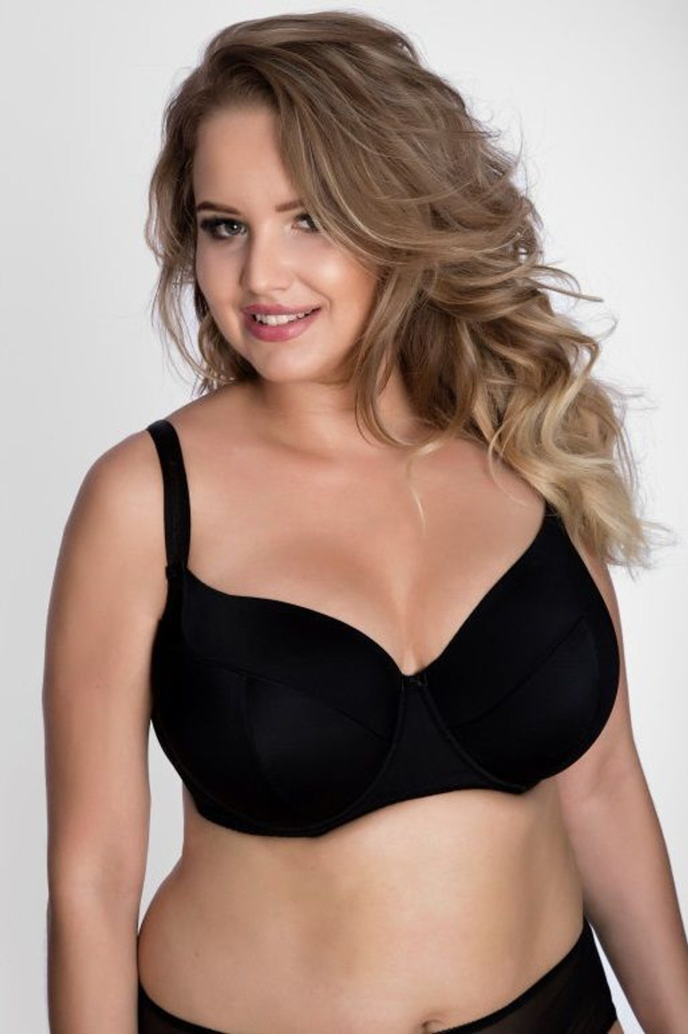 Однотонный бюстгальтер plus size на косточках с чашками из микрофибры (Размер: 90H) (Цвет: черный)