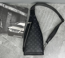 Сумка-мессенджер Louis Vuitton