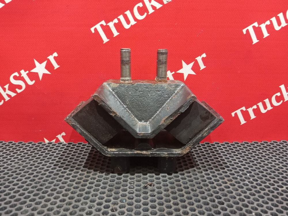 Подушка двигателя передняя 2017г