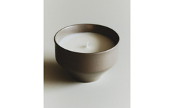 Zara Home Свеча ароматическая Orange Blossom 230 г, растительный воск, аромат цветочный, Розовый