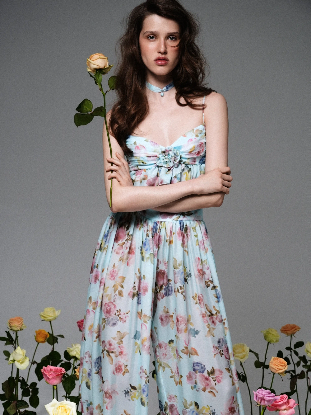 Уиллоу (Willow), топ из голубого шифона с цветочным принтом, с розой