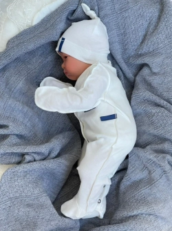 Комплект для новорожденного мальчика (комбинезон и шапочка без завязок) с синей короной