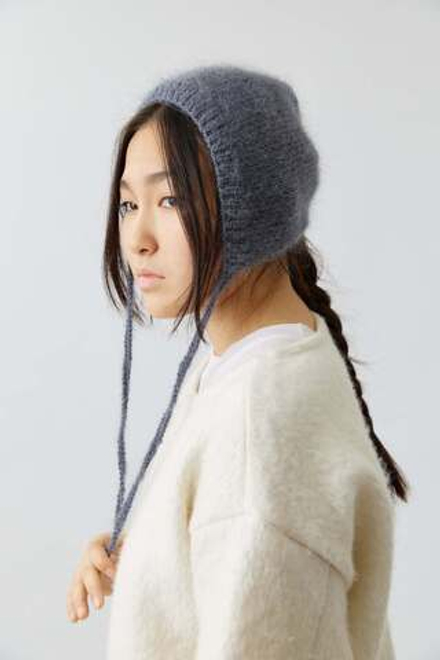 Чепчик из мохера серого цвета