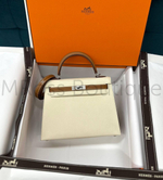 Сумка Hermes Kelly женская в молочном цвете с коричневой ручкой