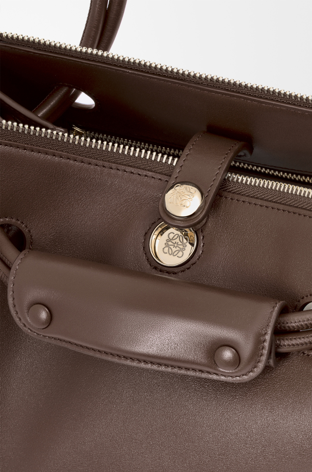 Loewe Маленькая сумка Madrid из мягкой телячьей кожи, темно-каштановый