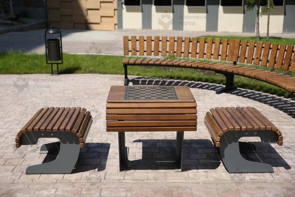 Столик со скамьями для настольных игр