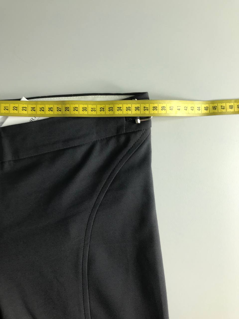 Брюки Massimo Dutti обтягивающего кроя, визуально на 40 размер