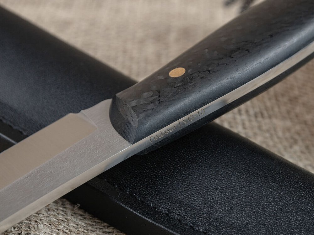 Нож для бушкрафта "Гефест", сталь VG-10/Elmax, рукоять карбон (черный спейсер)