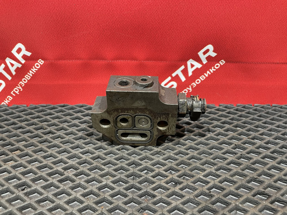 Клапан топливный обратный