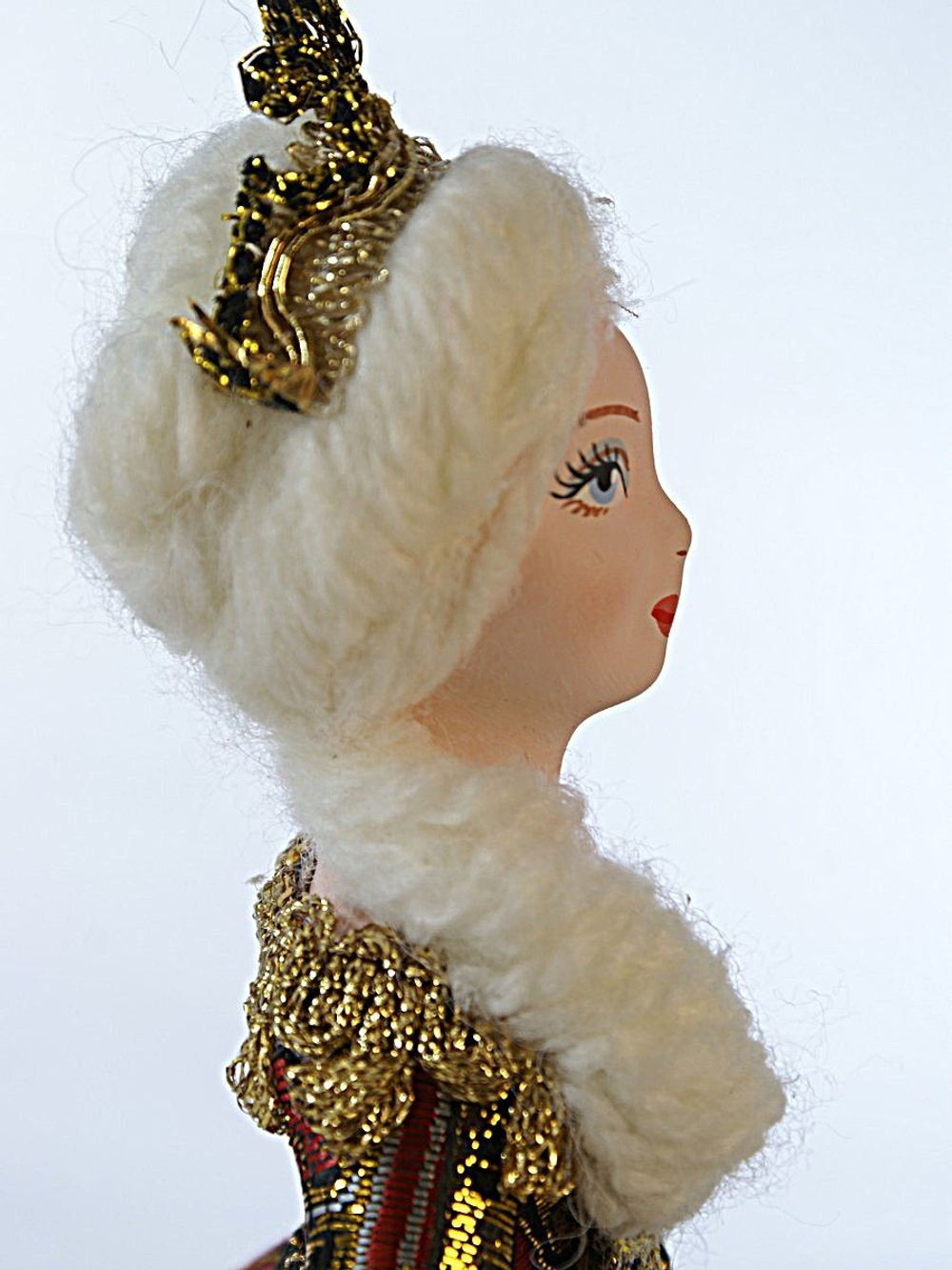 Кукла-шкатулка фарфоровая коллекционная Дама в костюме 18 века