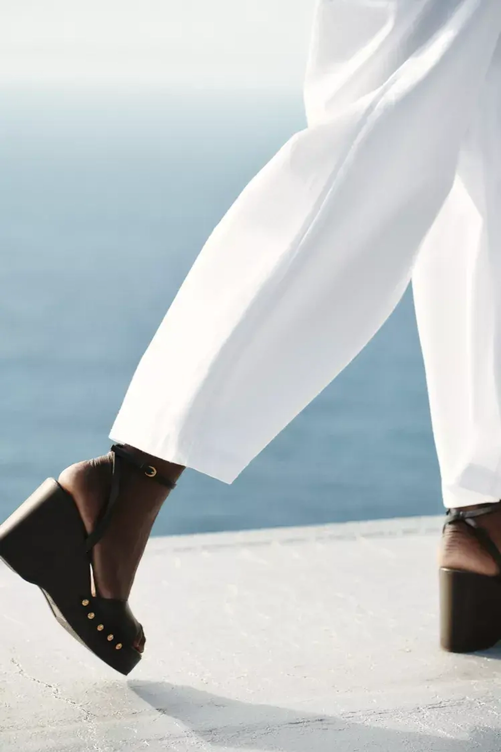 ZARA БОСОНОЖКИ НА ПЛАТФОРМЕ С ЗАКЛЕПКАМИ, ЧЕРНЫЙ