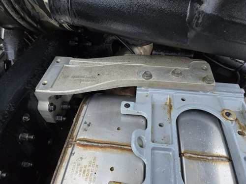 Кронштейн глушителя 2023г