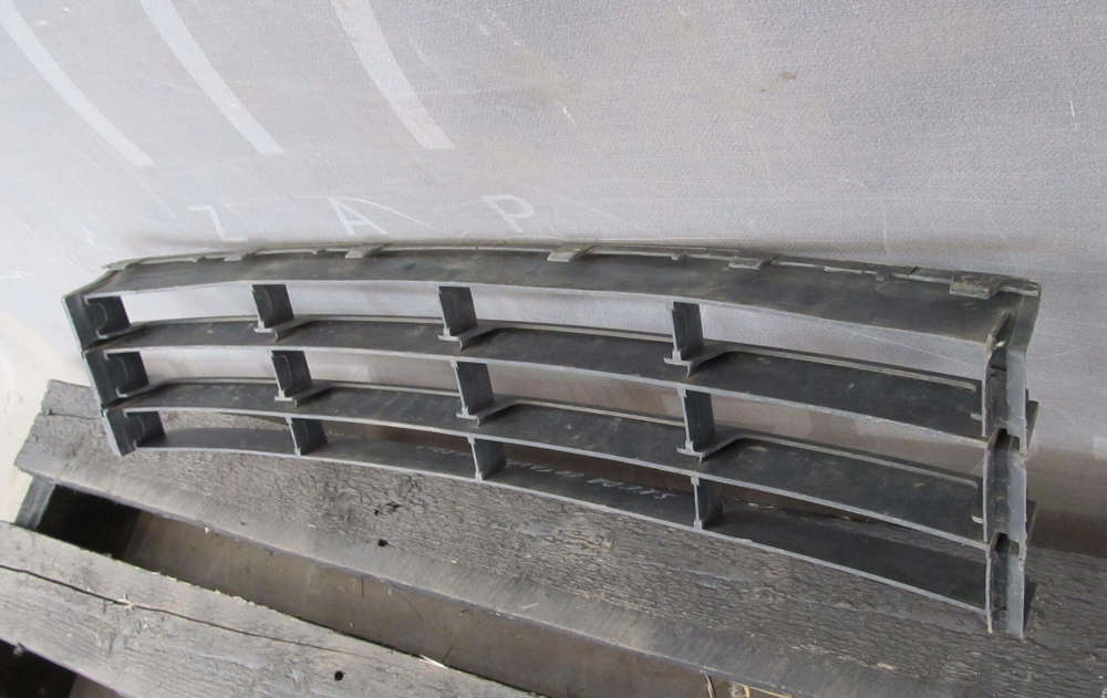 Решетка бампера Skoda Octavia 2 (A5) 08-13 Б/У Оригинал 1Z0853677C