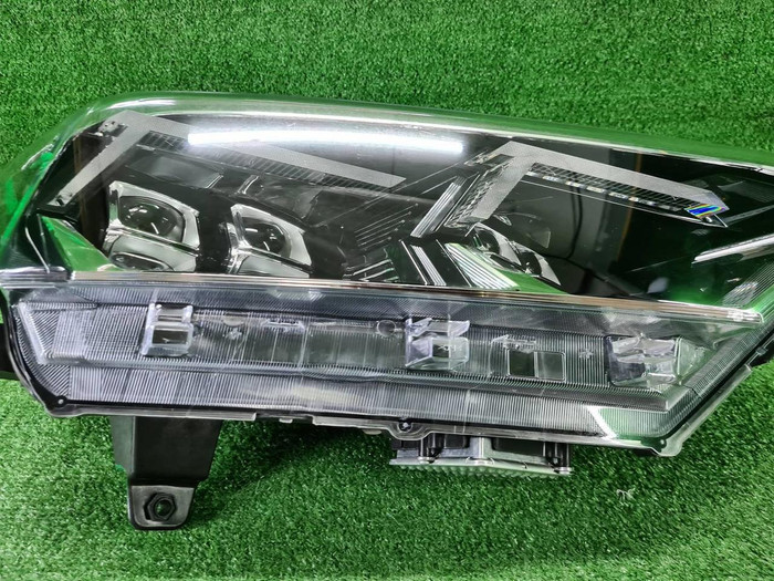 Фара правая Faw Besturn T77 (2018-н.в.) LED