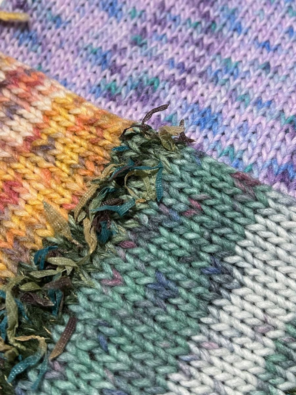 Трикотажная пряжа сток для вязания SPOTTY деграде шишибрики