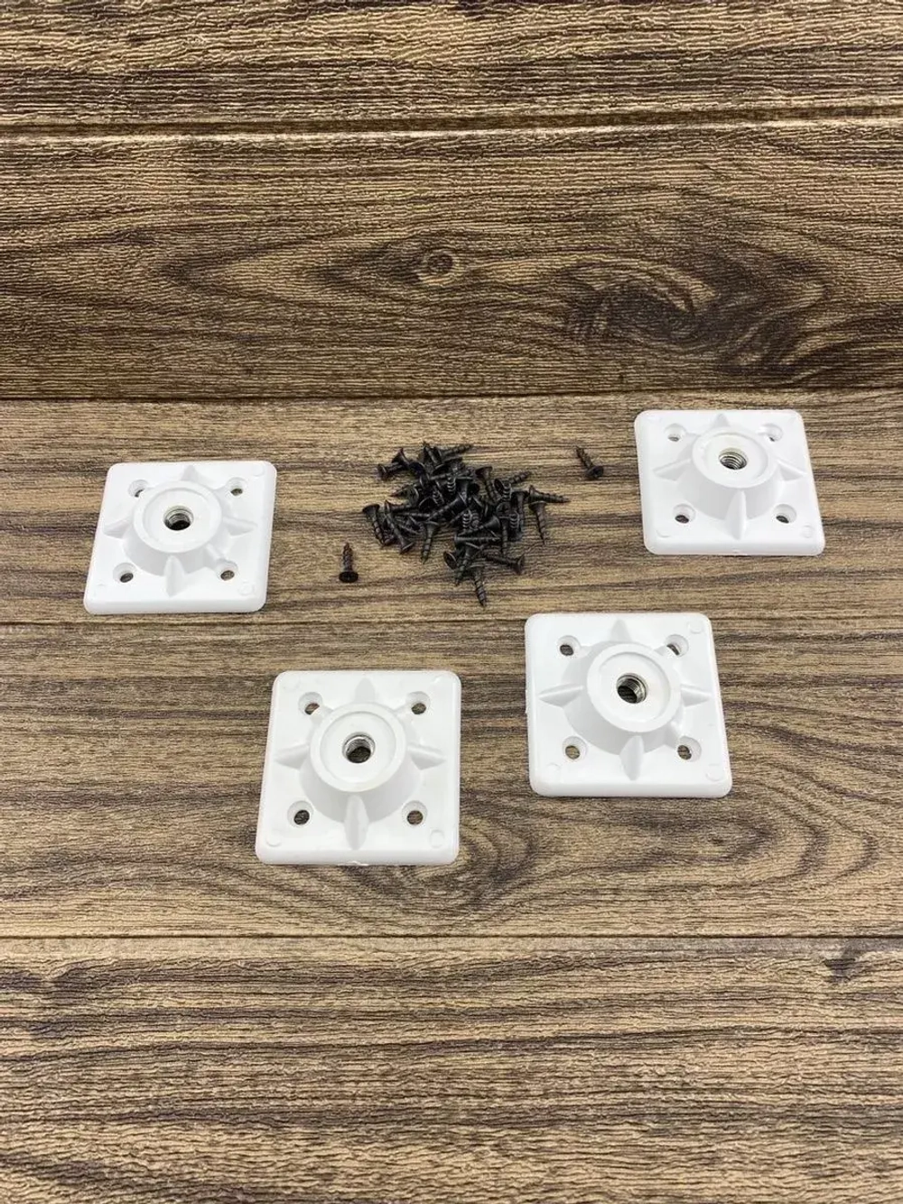 Площадка для крепления деревянных ножек стола стула