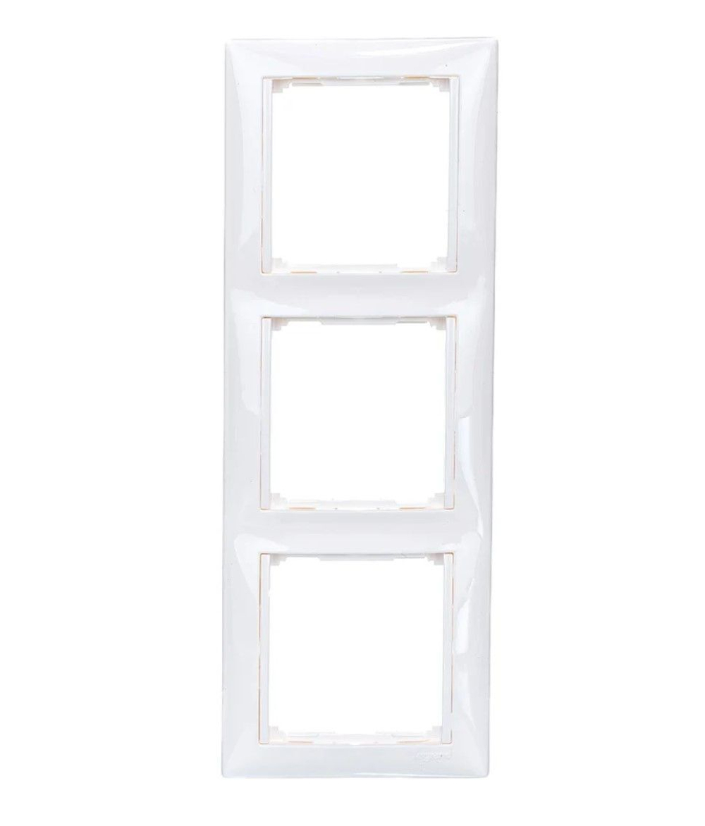 Рамка 3 поста Legrand Valena Classic слоновая кость 774353