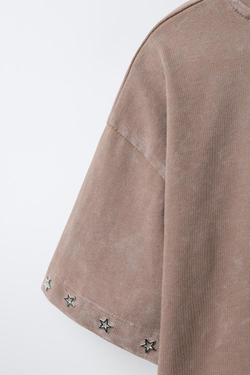 ZARA ФУТБОЛКА СО СВЕРКАЮЩИМИ ЗВЕЗДАМИ, ЗЕМЛЯНОЙ