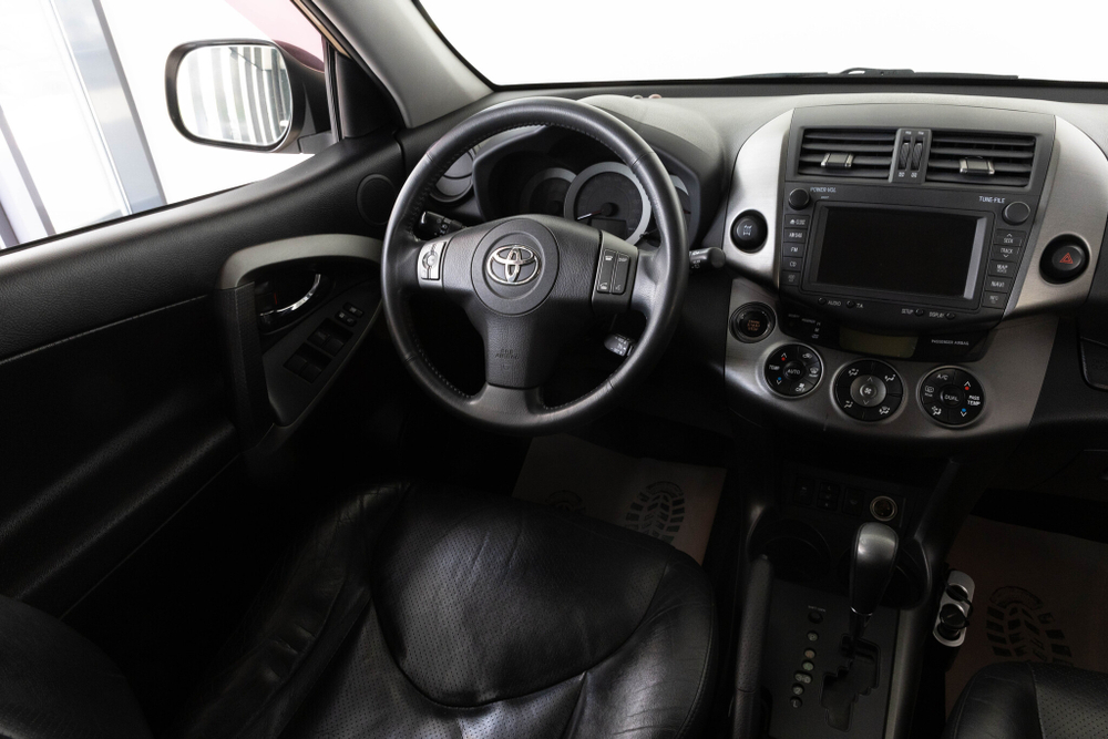 Toyota RAV4, 2011 год