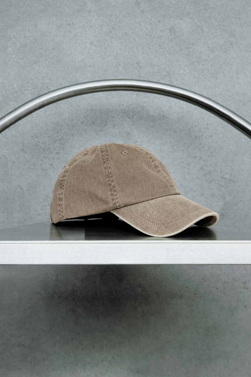 ZARA КЕПКА STORIESZ - КЕПКА С ЭФФЕКТОМ ПОТЕРТОСТИ, КОРИЧНЕВЫЙ