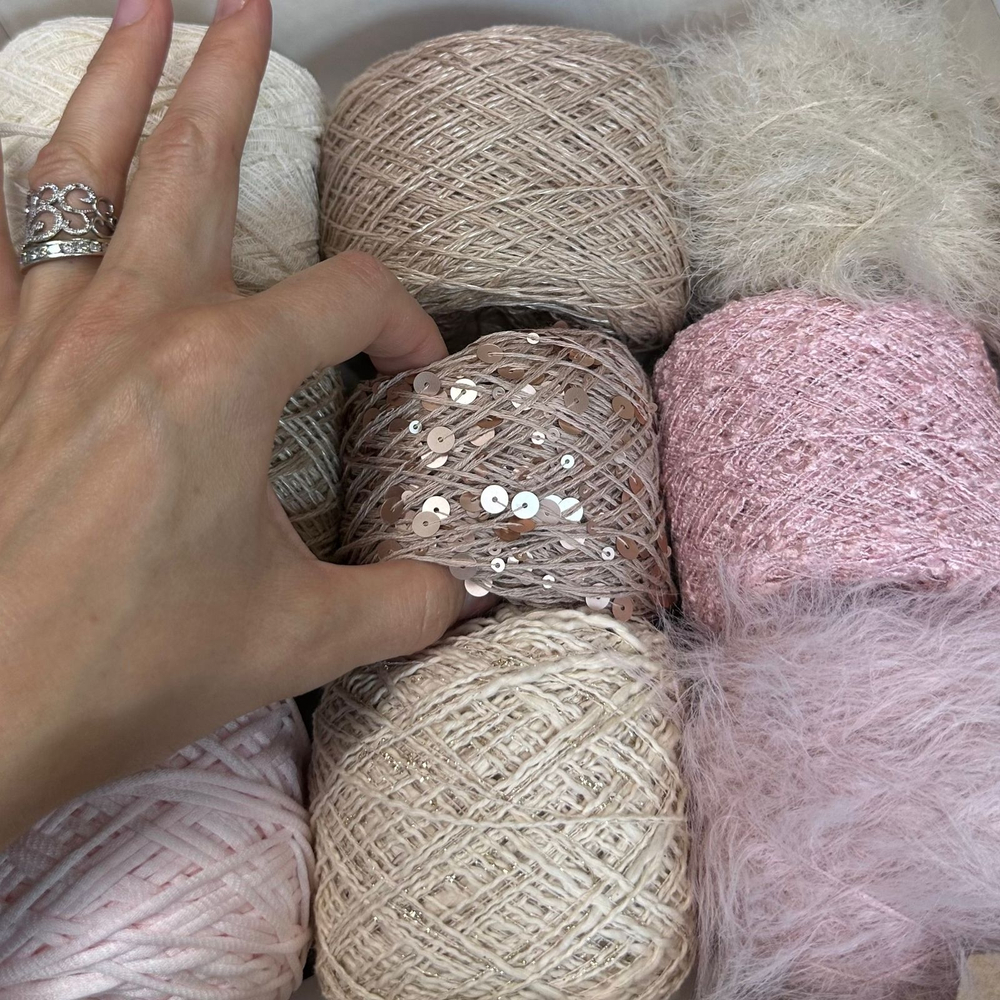 Набор итальянской фантазийной пряжи для футболки, джемпера "Сатиновая Роза NEW"; Состав: «лебяжий пух», пайетки 3 и 6 мм, хлопок, фактурная ленточка, деликатный люрекс; Общий вес: 550 гр