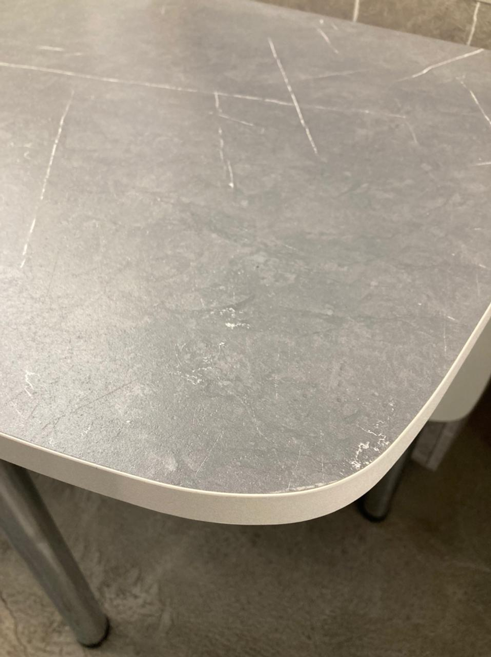 Стол пластик пристенный