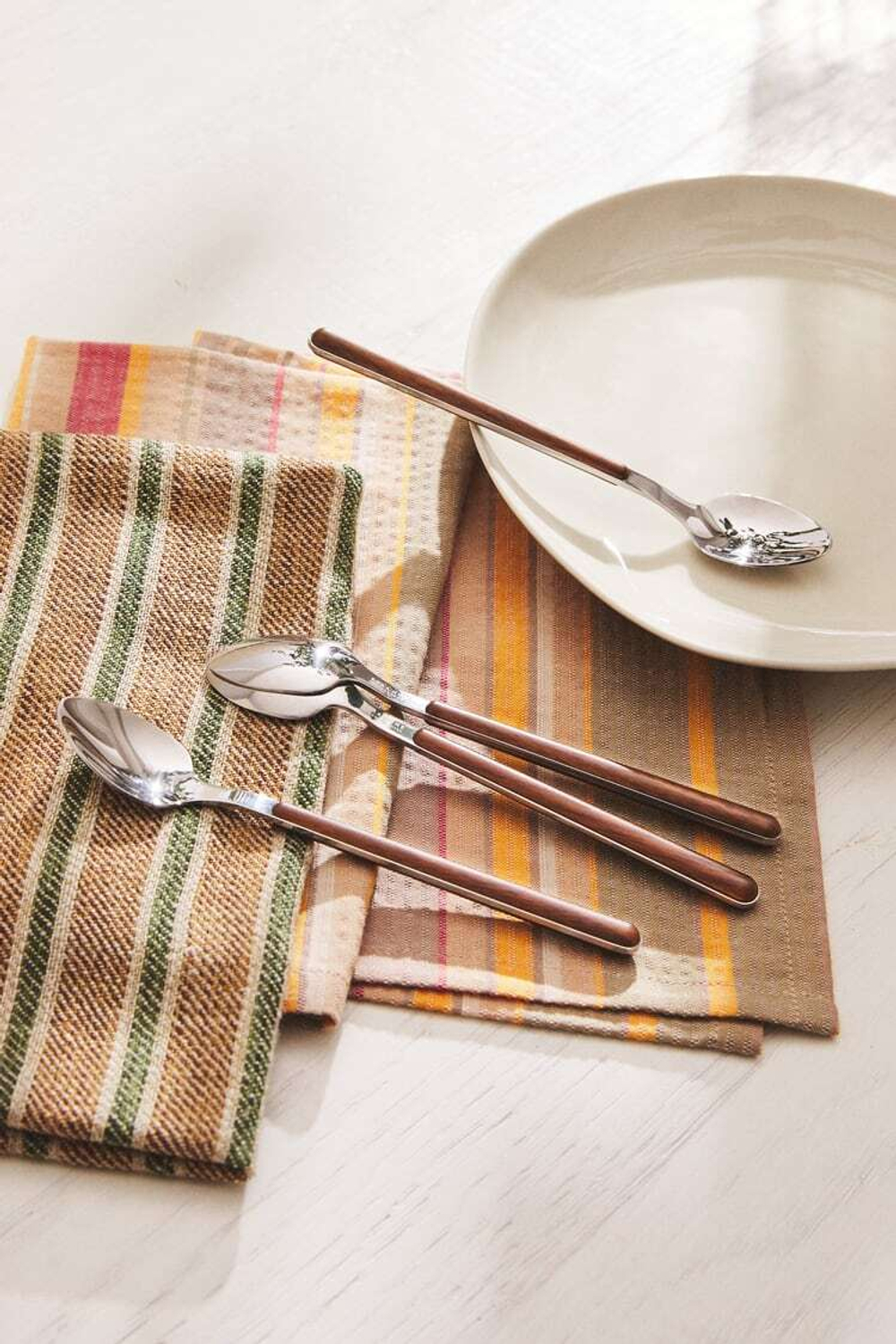 ZARA HOME НАБОР ИЗ 4 ЧАЙНЫХ ЛОЖЕК С КРУГЛОЙ РУЧКОЙ И ДЕТАЛЯМИ, ТЕМНО-КОРИЧНЕВЫЙ