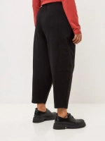 Брюки бананы трикотажные с декоративными швами