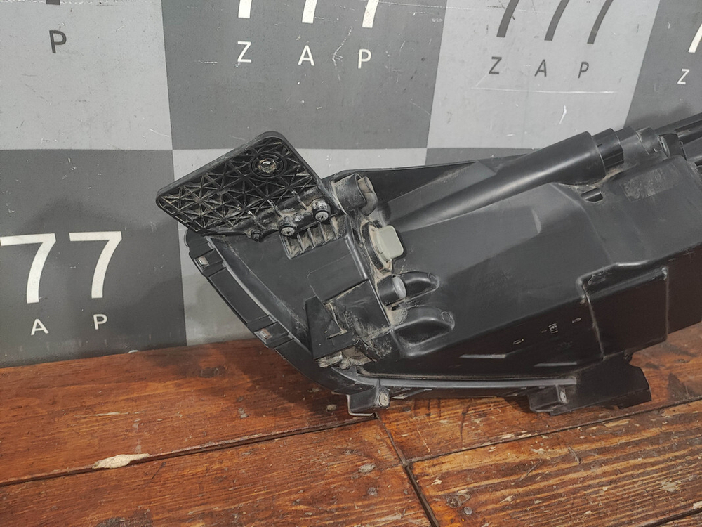 Фара правая галоген Hyundai Creta 1 (GS) 16-21 Б/У Оригинал 92102M0000