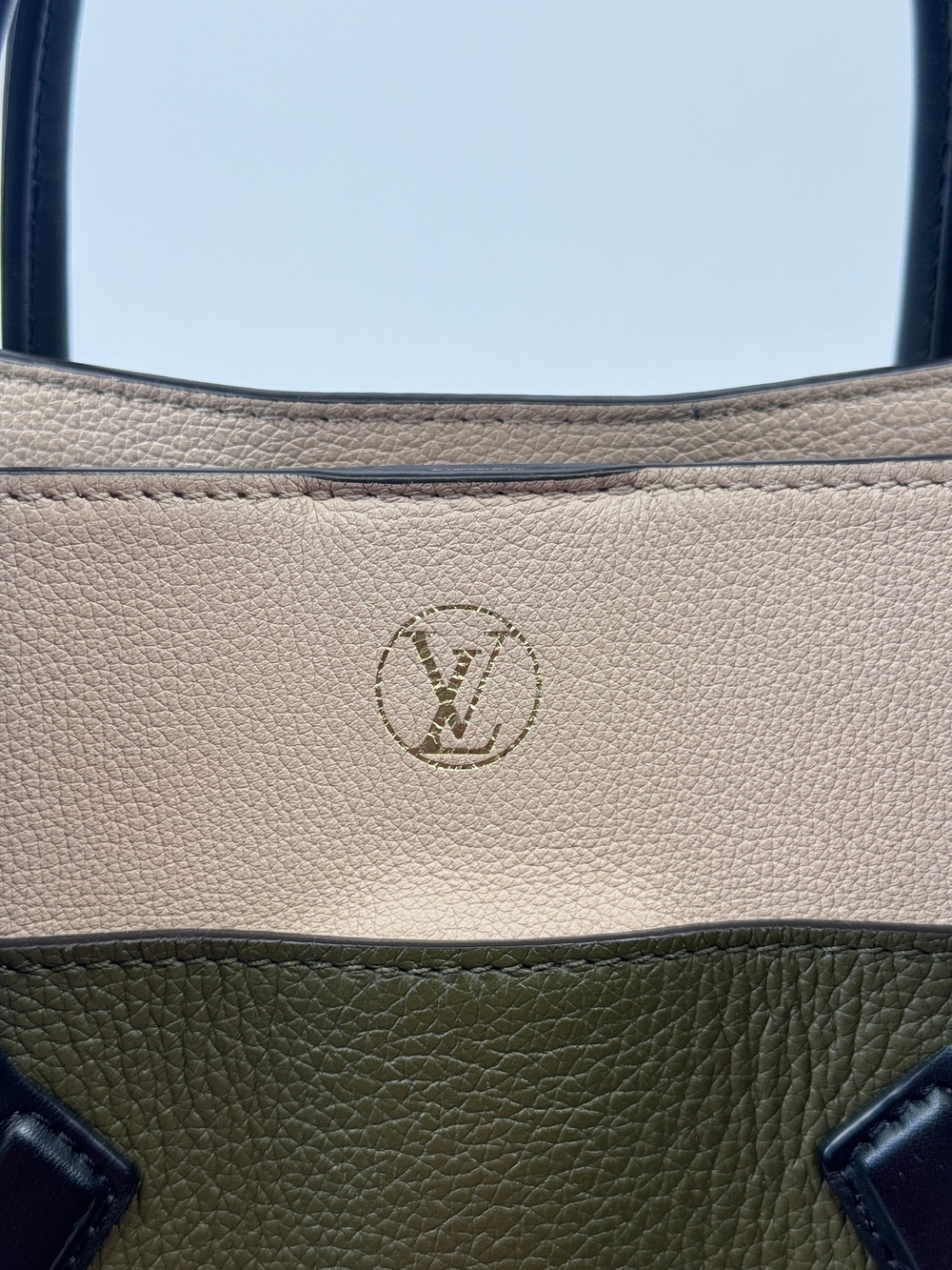 Сумка Louis Vuitton On My Side