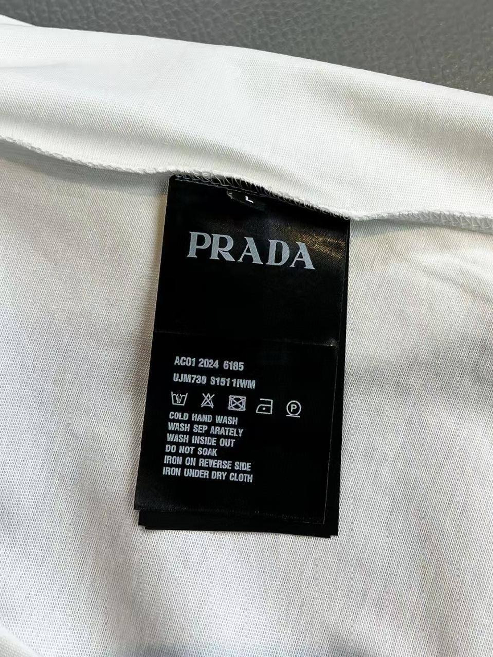 Футболка Prada