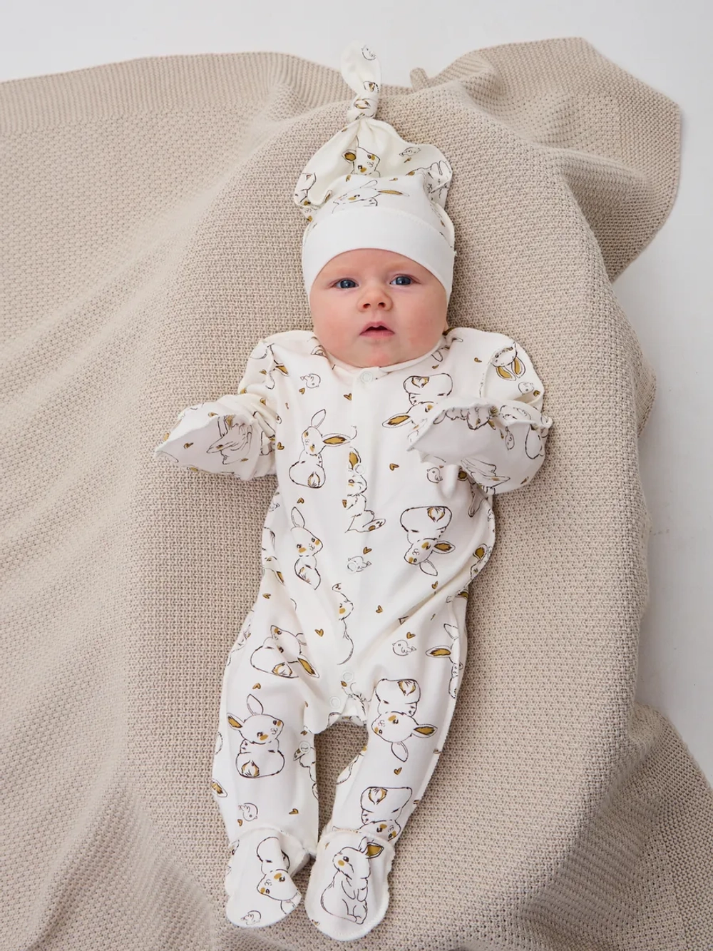 Конверт на выписку весна c костюмом